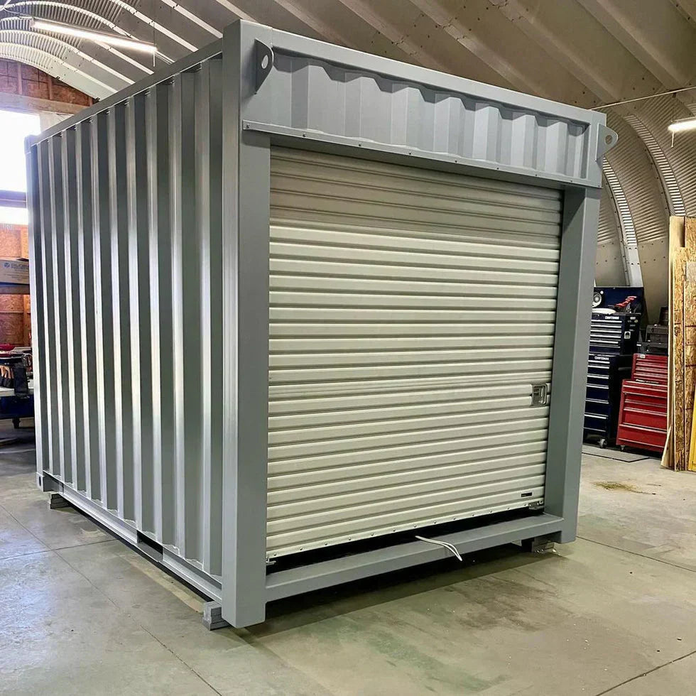Modifizierter 10-Fuß Seecontainer – kompakte Lagerlösung
